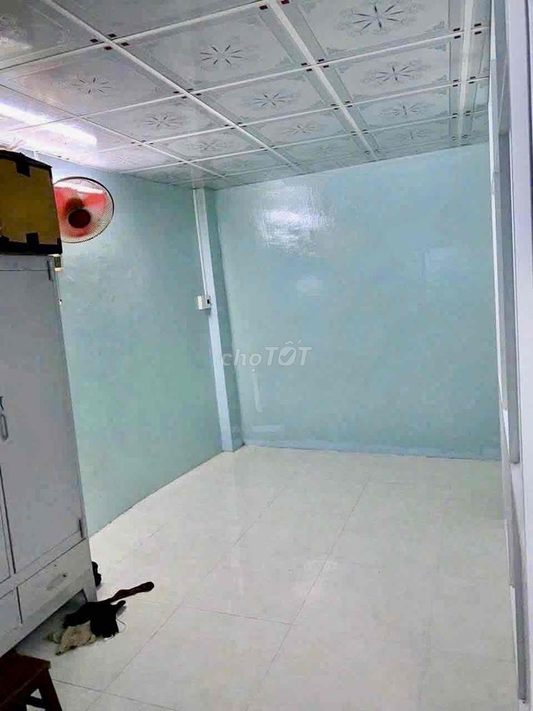 4 x 8 m 1st floor (2 bedroom 1 toilet) 4 meters down. 1/ Phạm Phú Thứ. District 6