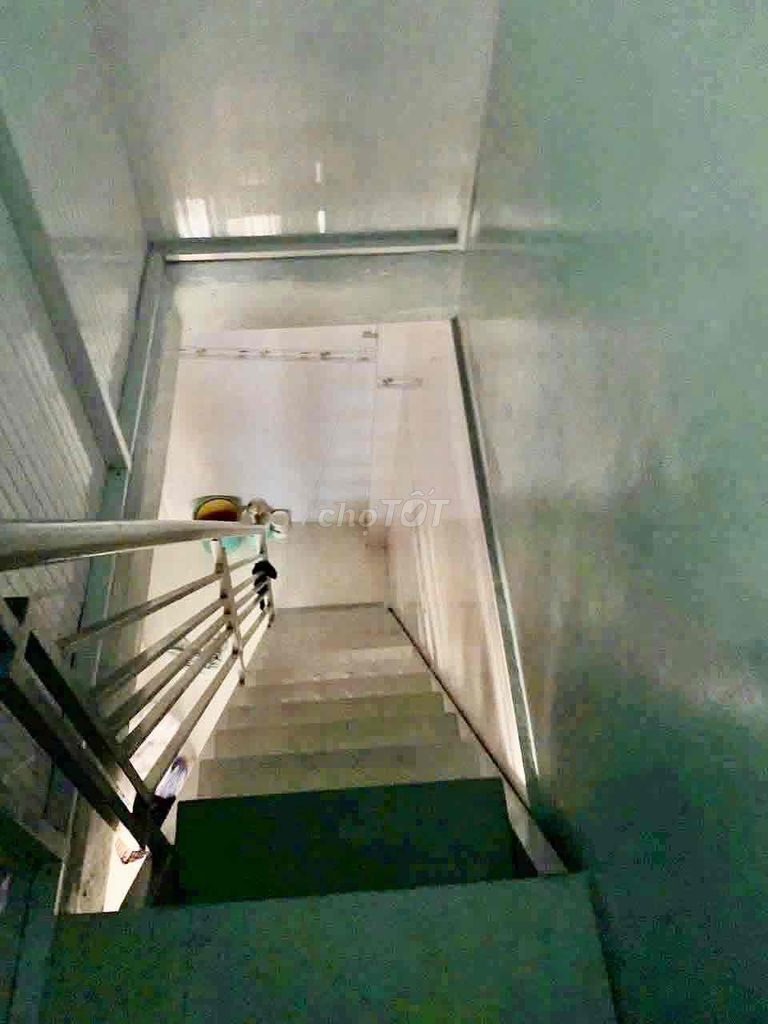 4 x 8 m 1st floor (2 bedroom 1 toilet) 4 meters down. 1/ Phạm Phú Thứ. District 6