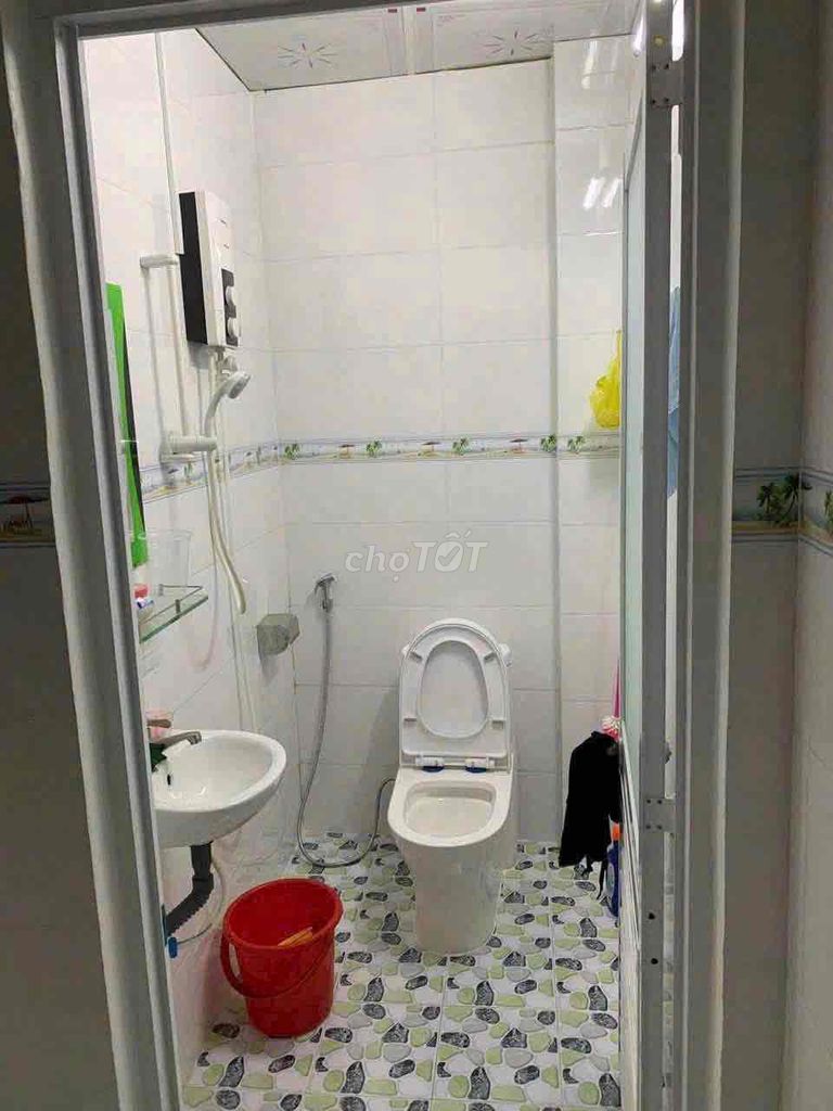 4 x 8 m 1st floor (2 bedroom 1 toilet) 4 meters down. 1/ Phạm Phú Thứ. District 6