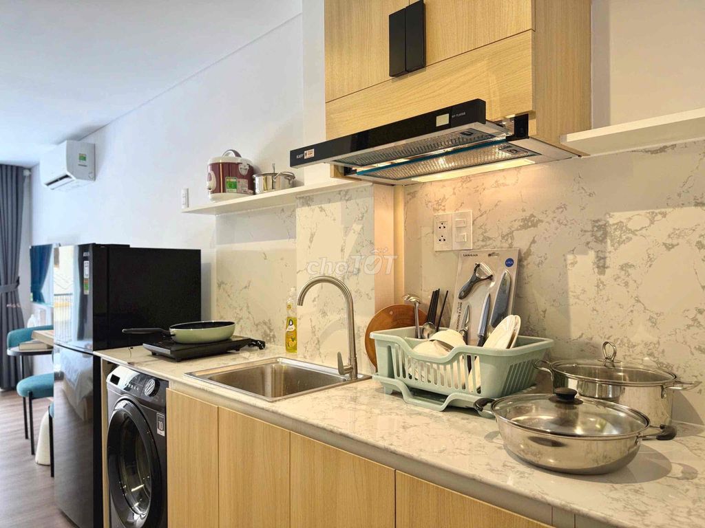 High-level apartment right next to District 1.