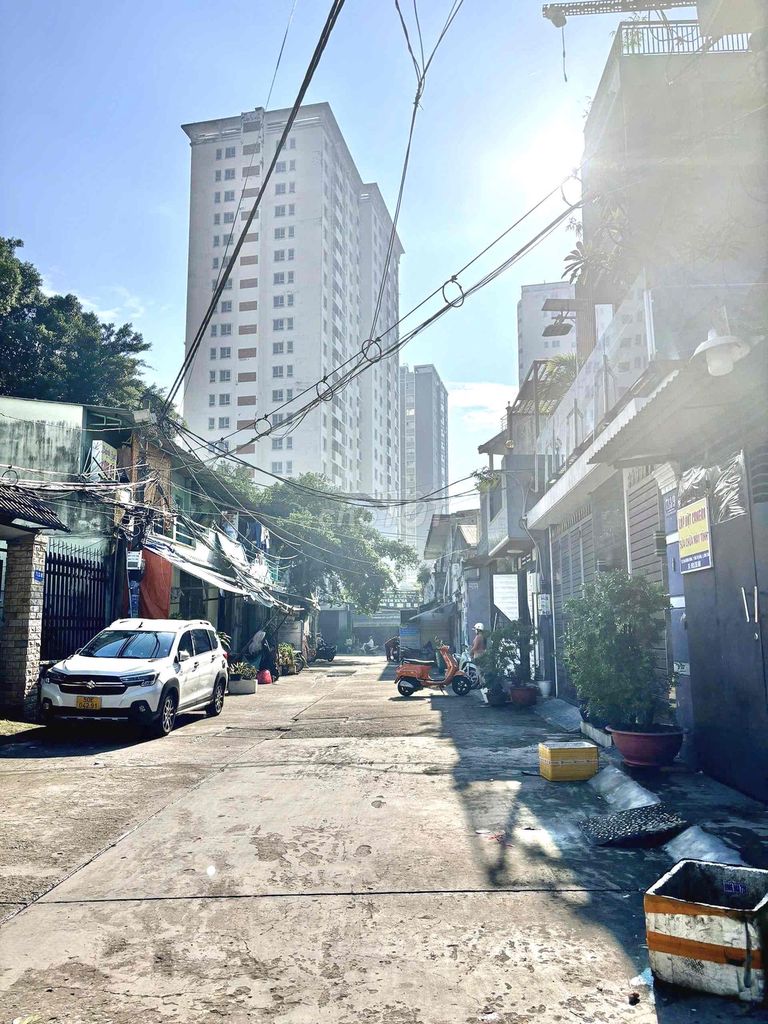 House 4 x25 2 Grand Alley, An Dương Vương Road, District Shield 6, New Funky
