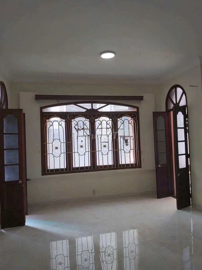 We have 9/24 Thăng Long, Tân Bình-- 160 M2--20 million.