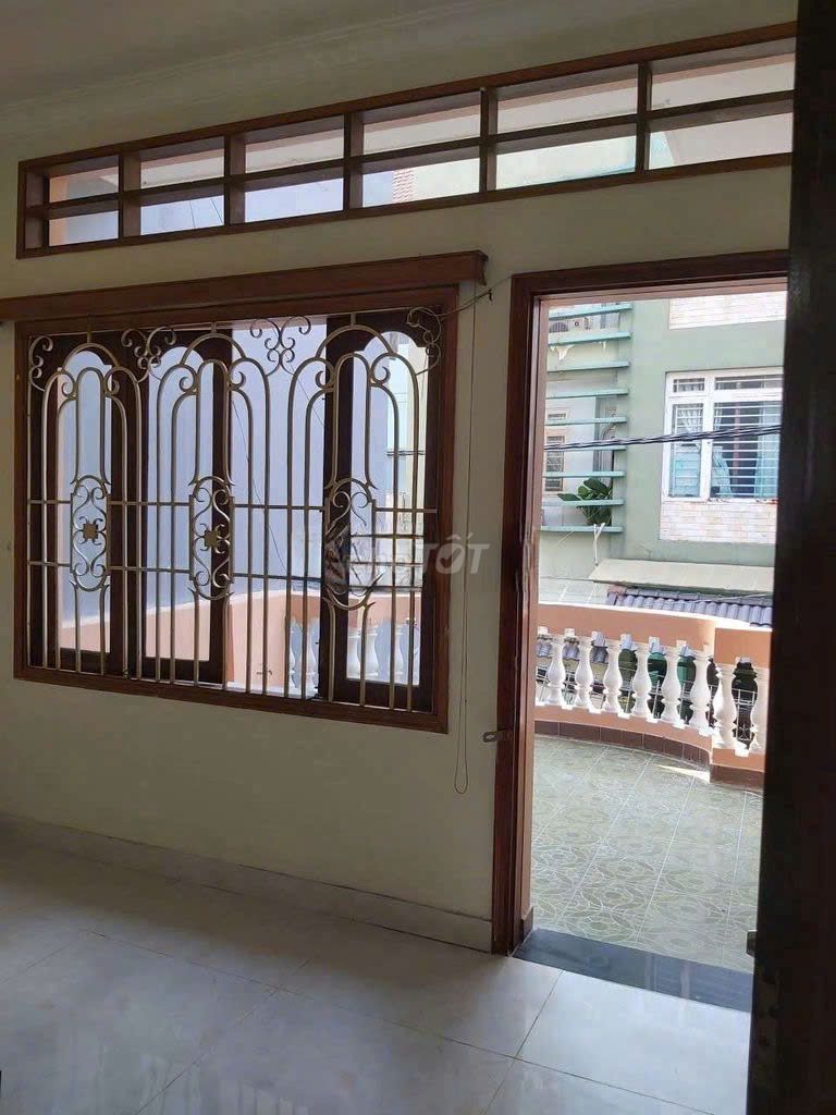 We have 9/24 Thăng Long, Tân Bình-- 160 M2--20 million.