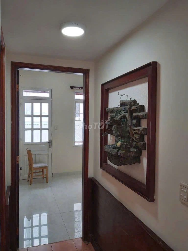 We have 9/24 Thăng Long, Tân Bình-- 160 M2--20 million.