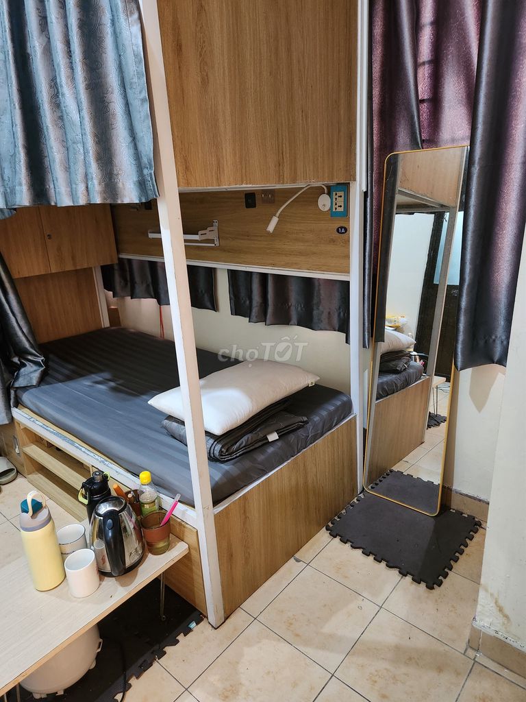 Four women in the redhome dorm - whole service package