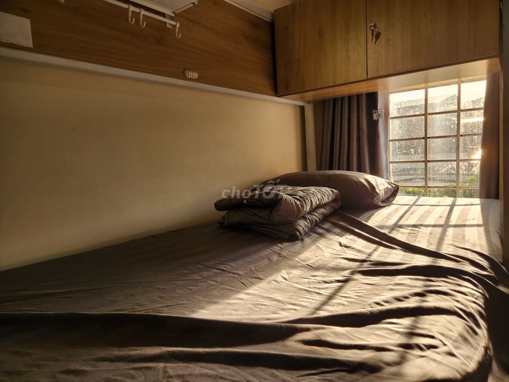 Four women in the redhome dorm - whole service package