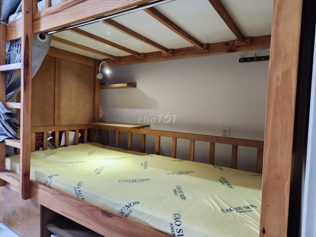 Four women in the redhome dorm - whole service package