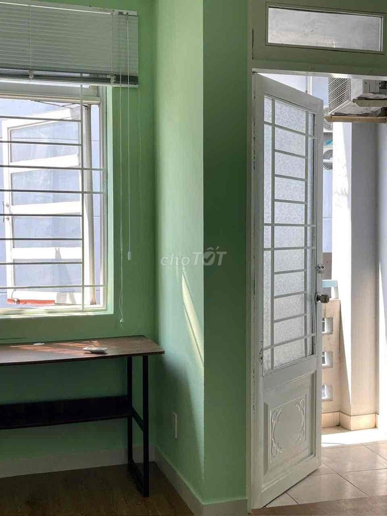 - Right here. - Right on District 1 - full of furniture only 5 million 500.