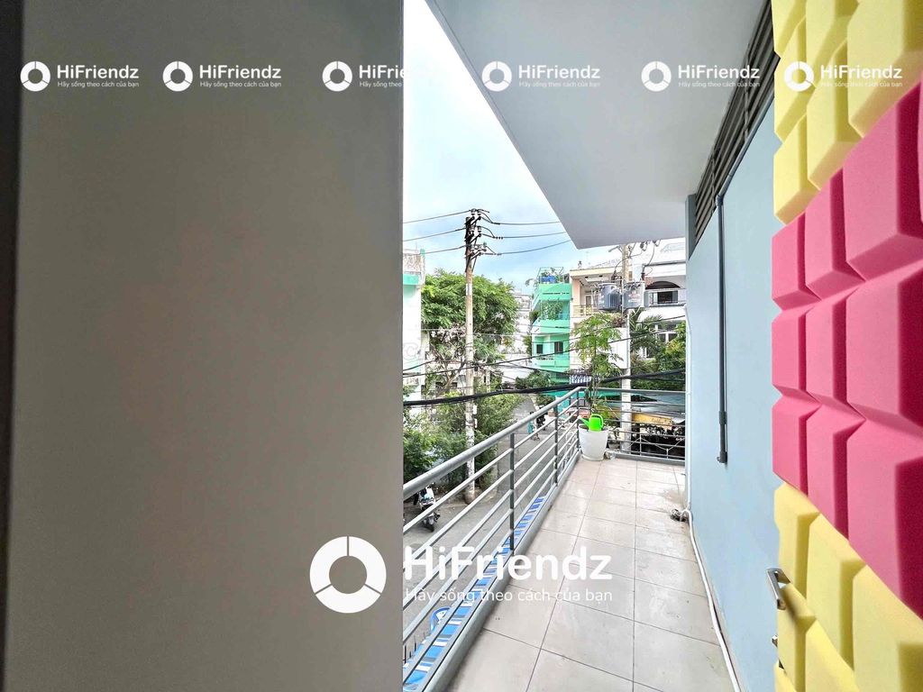 The cheap balcony suite, District 6 right here, is Hồng Bàng.