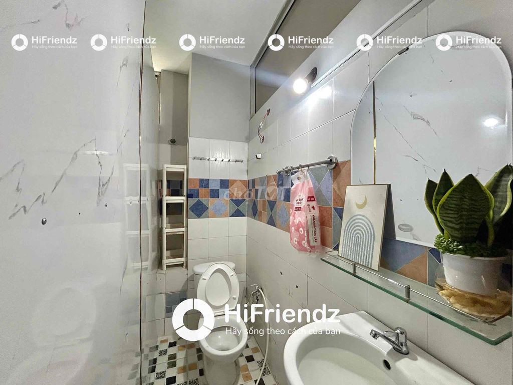 The cheap balcony suite, District 6 right here, is Hồng Bàng.