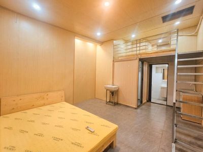 Five bedrooms, four beautiful Japanese toilets, for Trần Quốc Toản.