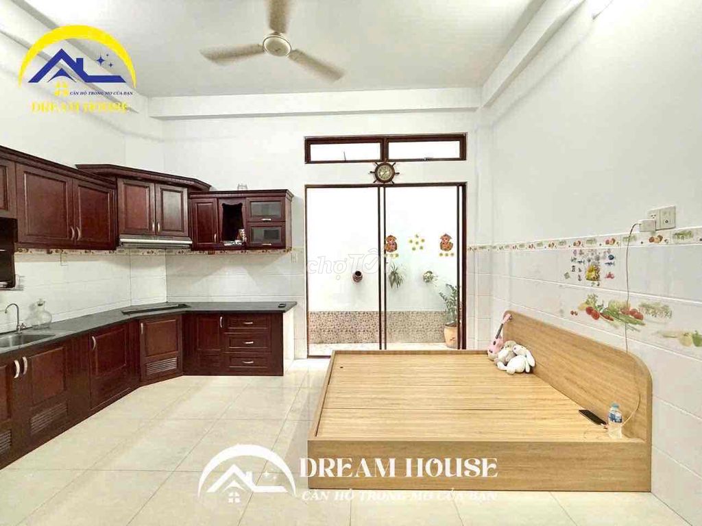Room for Tân Sơn Nhì - good price, air conditioning.