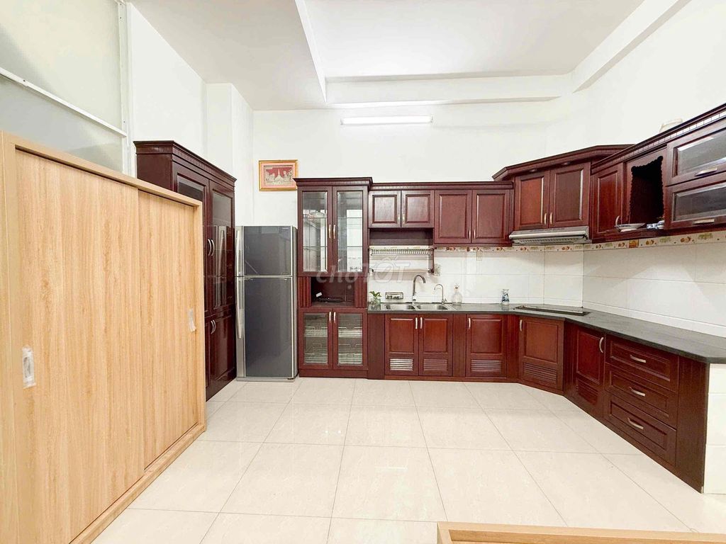 Room for Tân Sơn Nhì - good price, air conditioning.