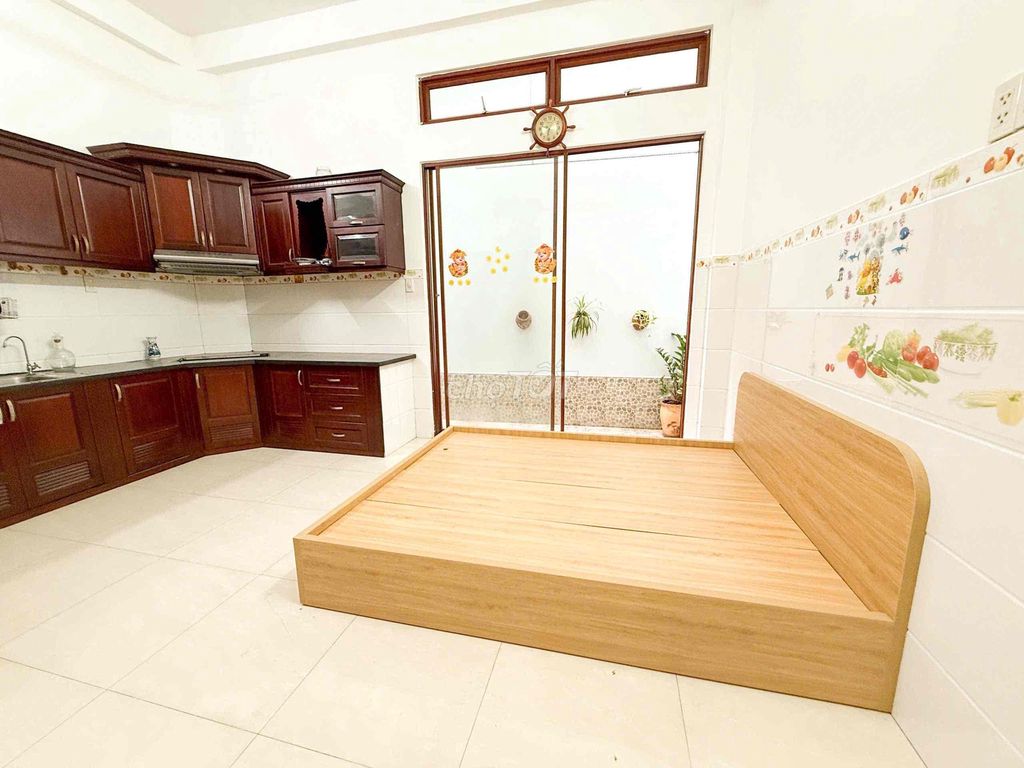 Room for Tân Sơn Nhì - good price, air conditioning.