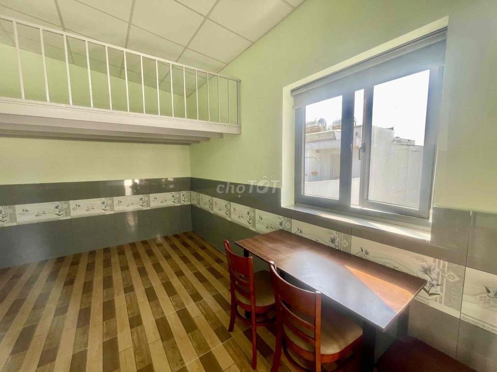 The sky windows are on the Instresco block At 4 million wide separate kitchens