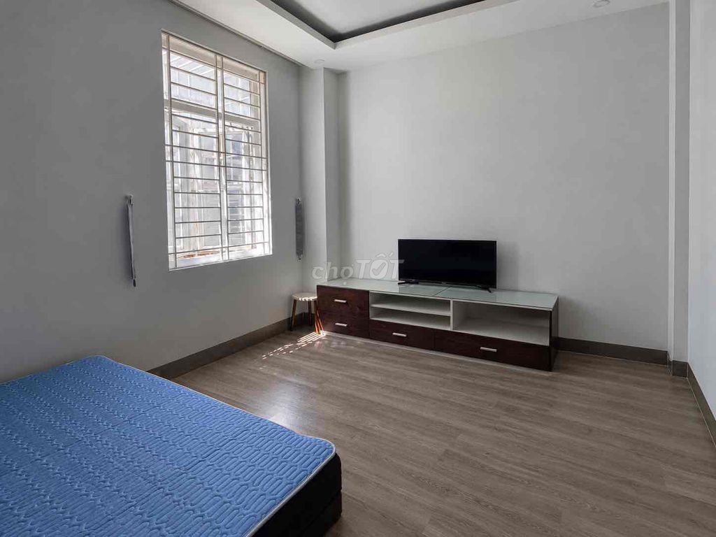 renting to the Central Mountain Mint Room at 4.5 million - 3’