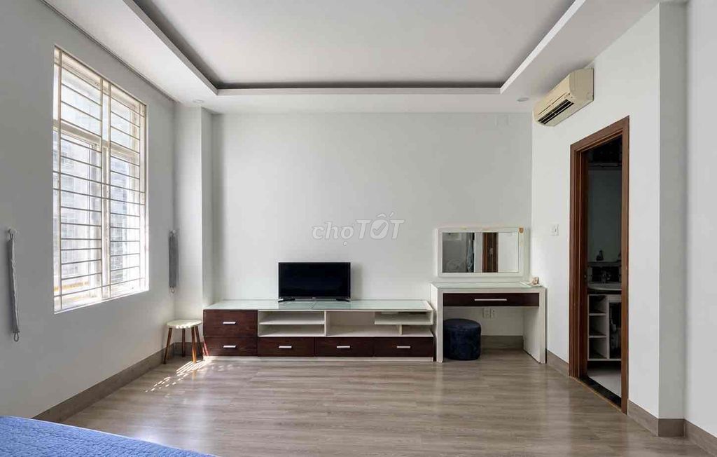 renting to the Central Mountain Mint Room at 4.5 million - 3’