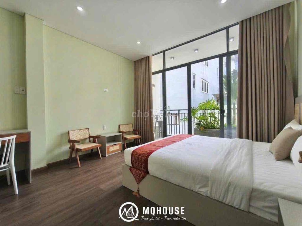 The apartment is cheap and rich in the garden.