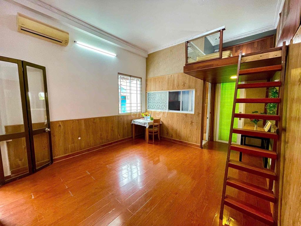 The kitchen room, there's a good balcony on Huỳnh Tấn Phát.