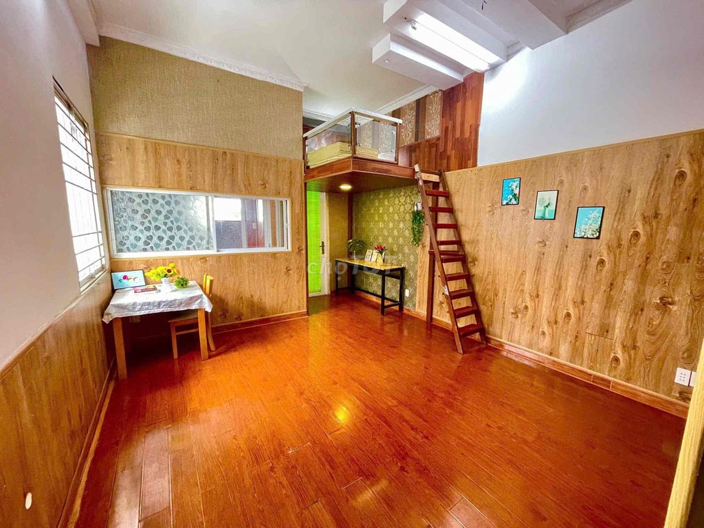 The kitchen room, there's a good balcony on Huỳnh Tấn Phát.