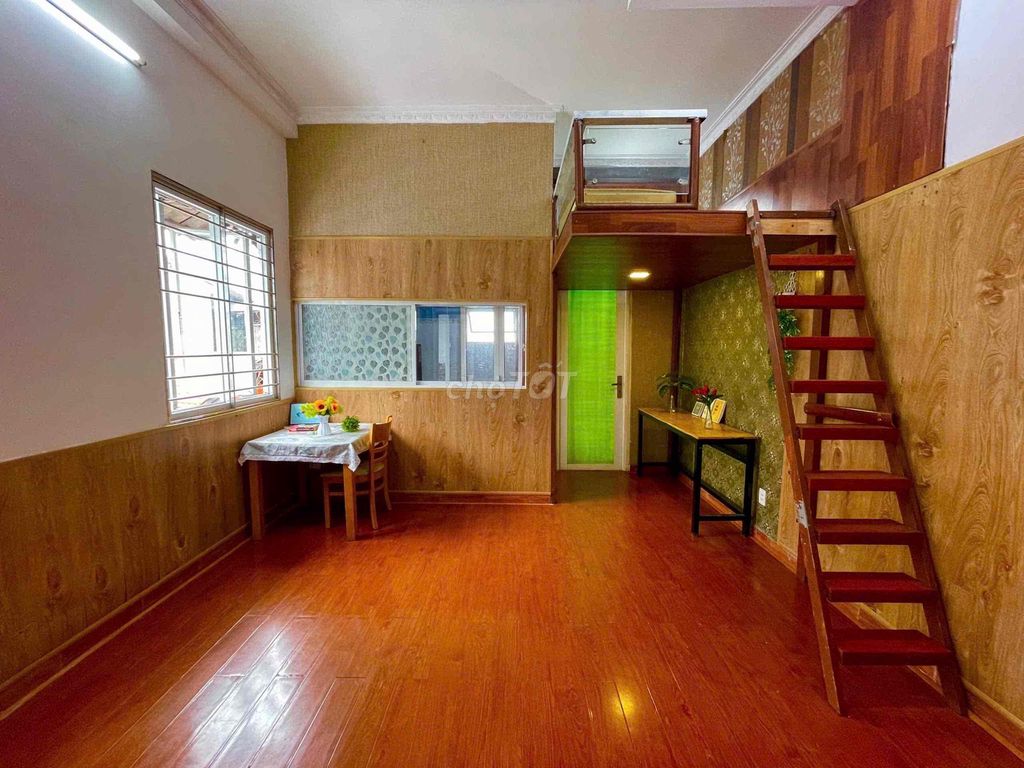 The kitchen room, there's a good balcony on Huỳnh Tấn Phát.
