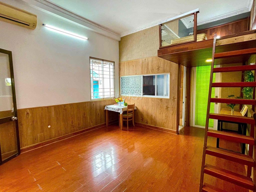The kitchen room, there's a good balcony on Huỳnh Tấn Phát.