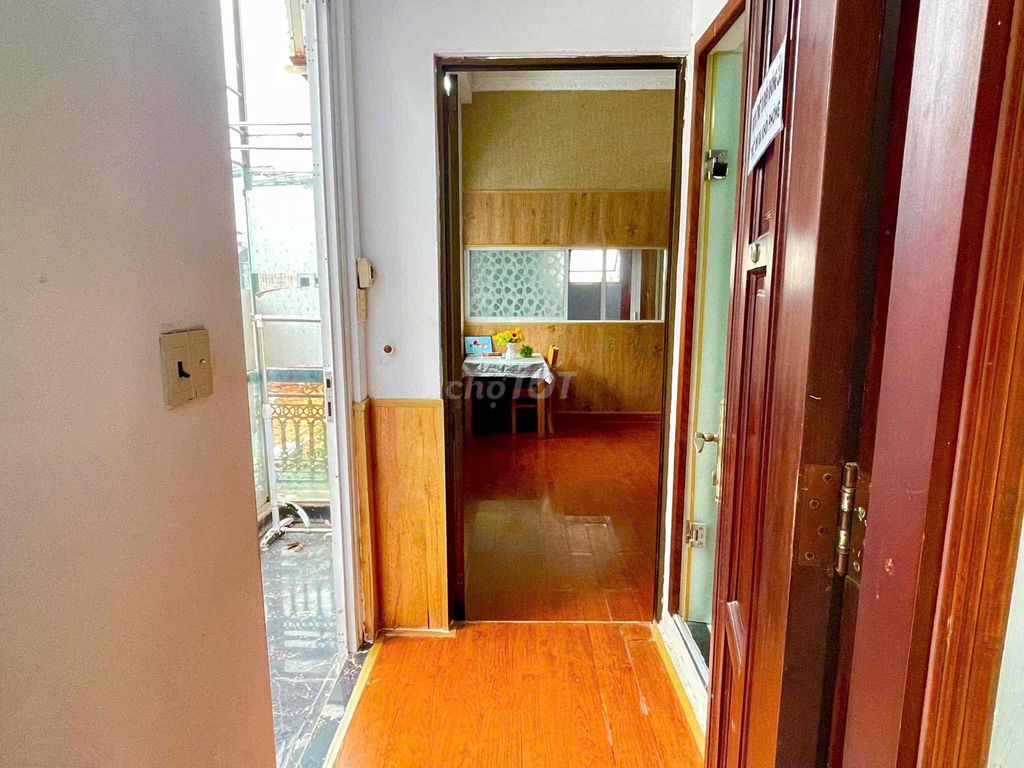 The kitchen room, there's a good balcony on Huỳnh Tấn Phát.