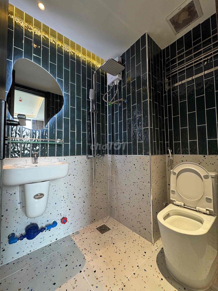 The new apartment is 100%, the full interior elevator is 471 Phạm Văn Bạch.