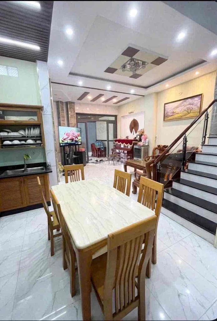 It's the owner who rents two blocks of Bình Thành, P Bình Hưng Hoà B,