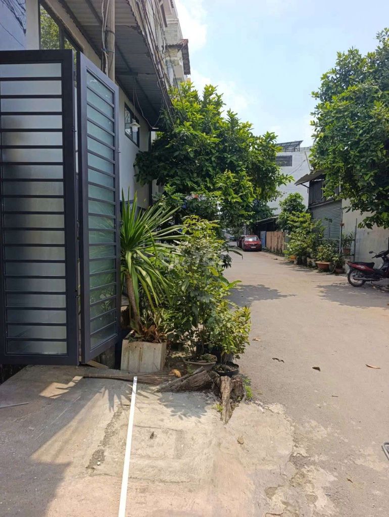 6 meters through the alley -- 6-foot through 10 short Nguyễn Tư Giản -- near Emart Pon Poon Hyuk.