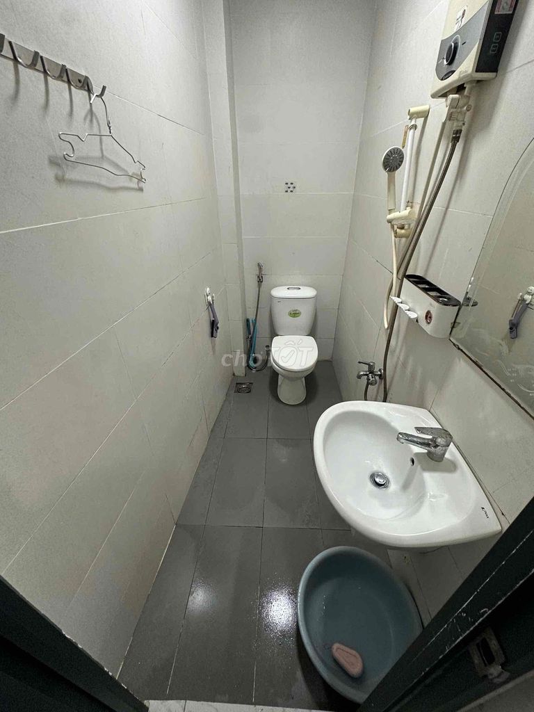 Rent a one-story apartment, two bedrooms, two v: cmt8707th Street.