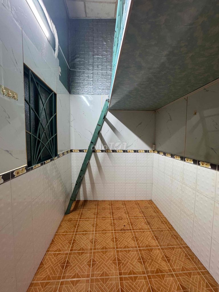 4th county motel, cheap room - air conditioning.