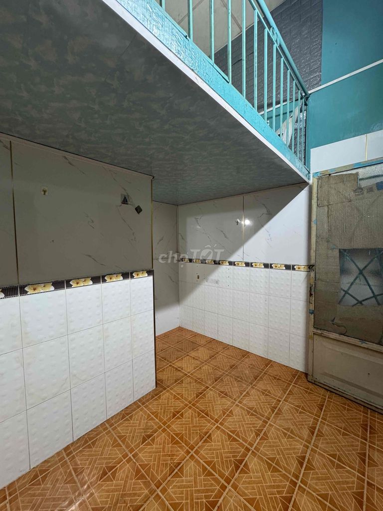 4th county motel, cheap room - air conditioning.