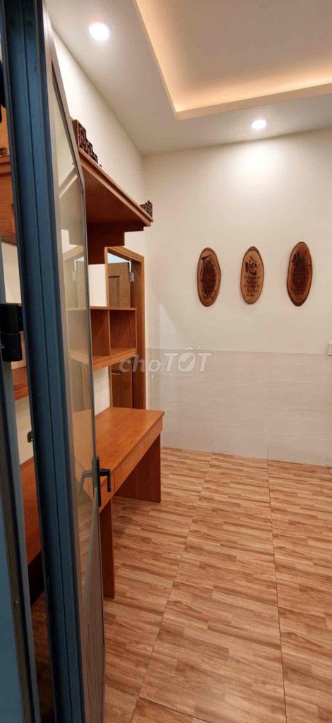 Rent a nice, cheap apartment at 4 x16 3 bedrooms for 10,5 months.
