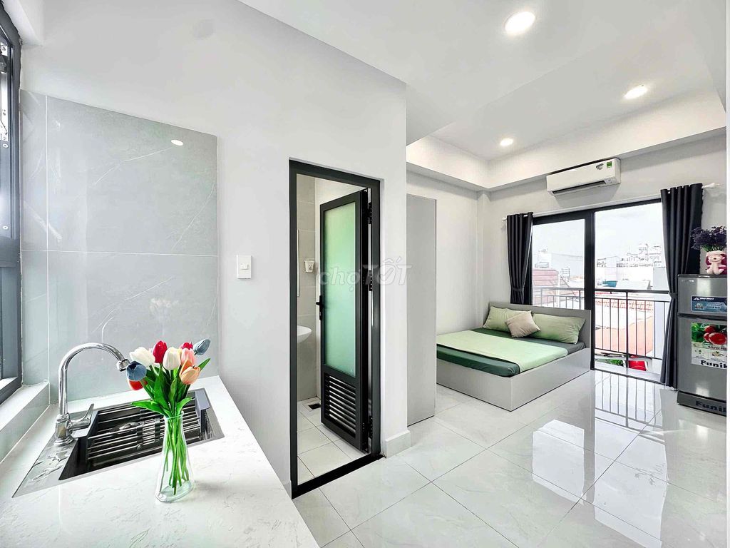 Nice room with balconies-- Full interior, elevators in the Republic.