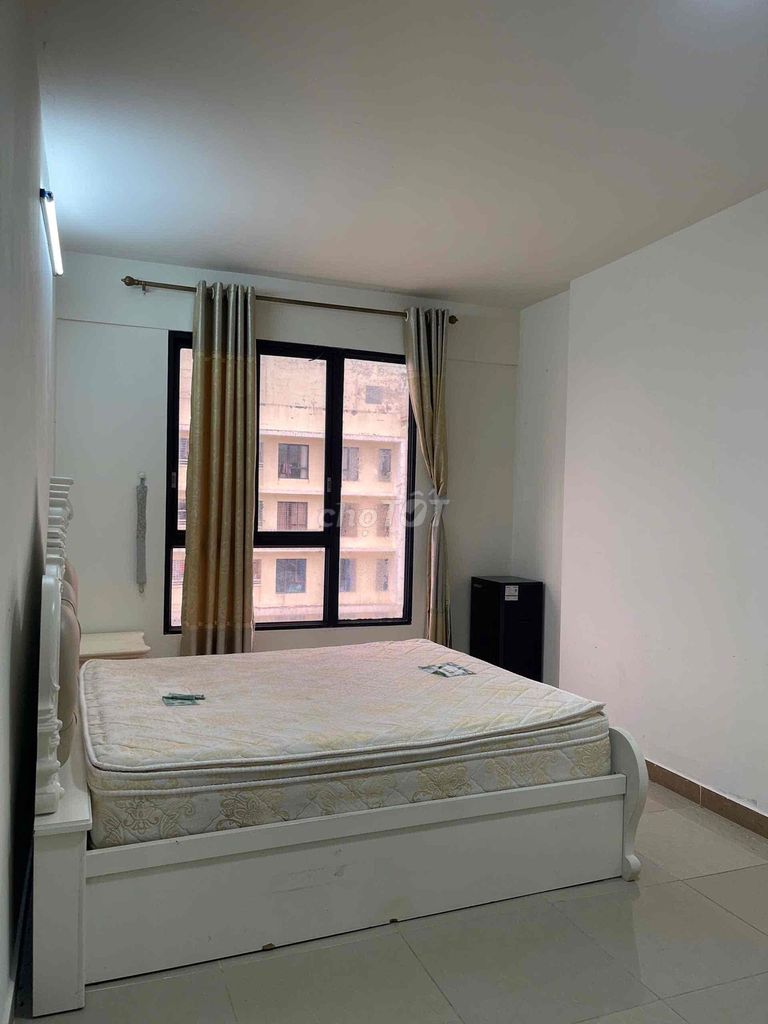 Rent the 90-foot corner of the The Era Town apartment A.