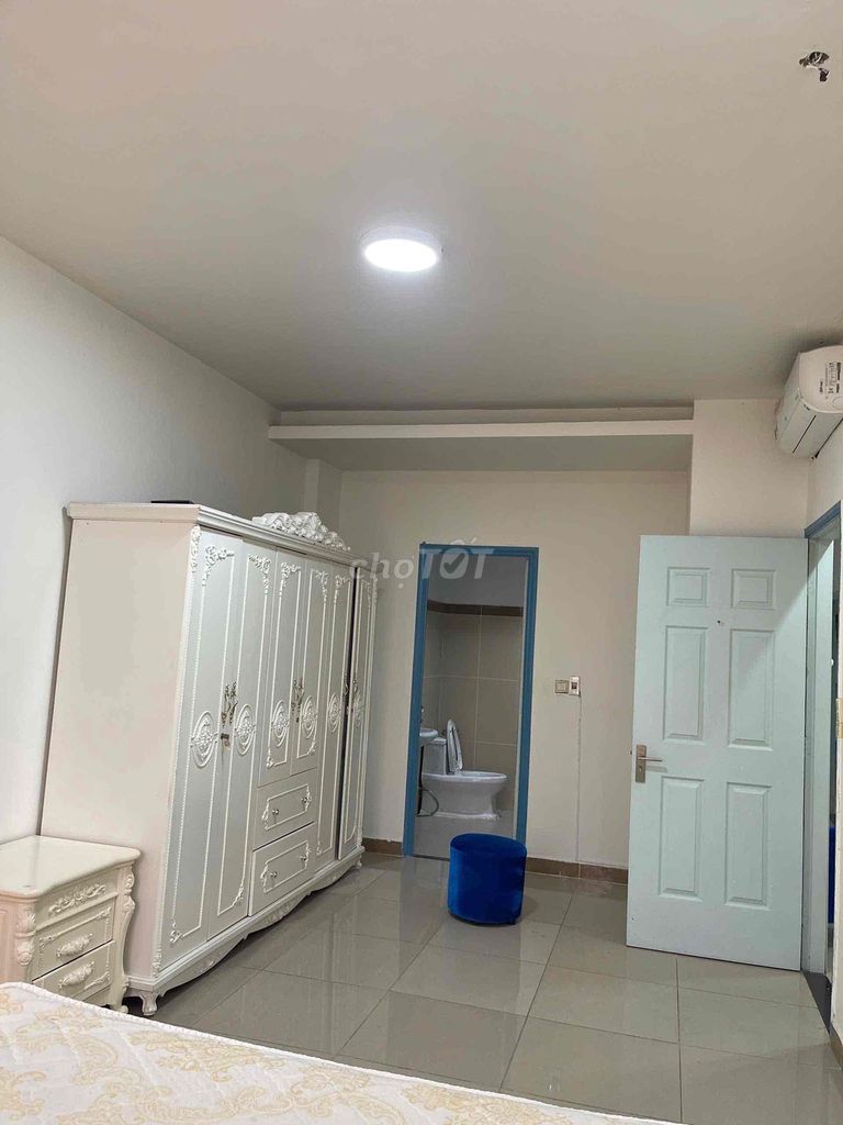 Rent the 90-foot corner of the The Era Town apartment A.