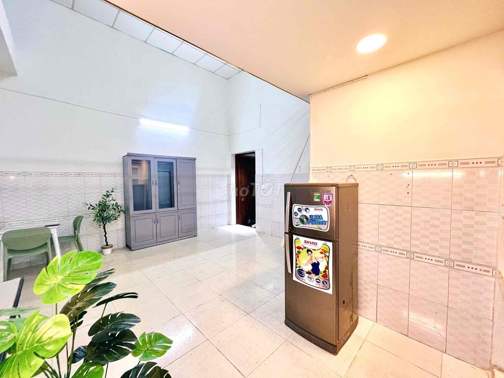 Rent room 4 million7-- air conditioning, refrigerators, free cars.
