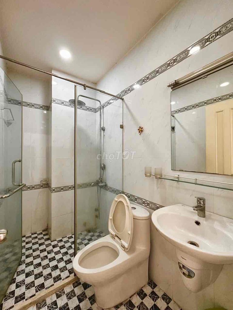 Rent room  cmt8 district 10 near the University of Science, uh full interior with elevators