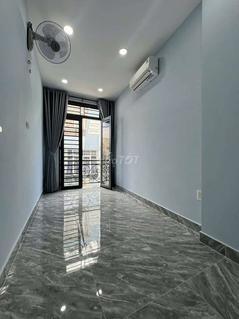 Renting an alley house, Nguyễn Đình Chiểu District 3.