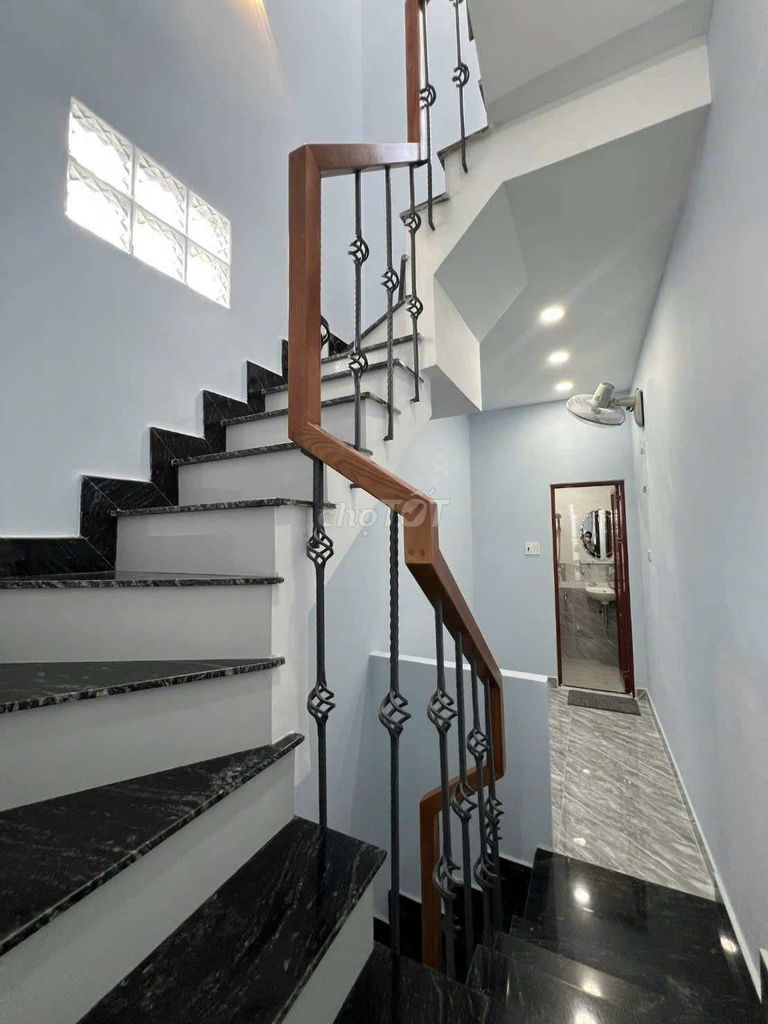 Renting an alley house, Nguyễn Đình Chiểu District 3.