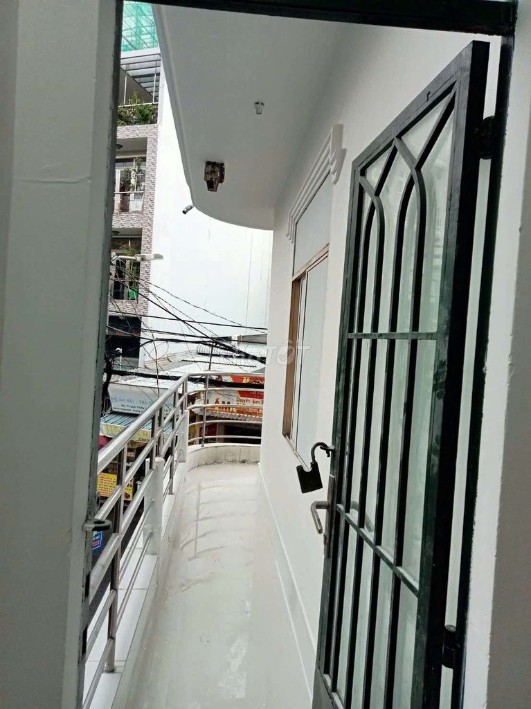 Rent a cash-backed truck alley house.
