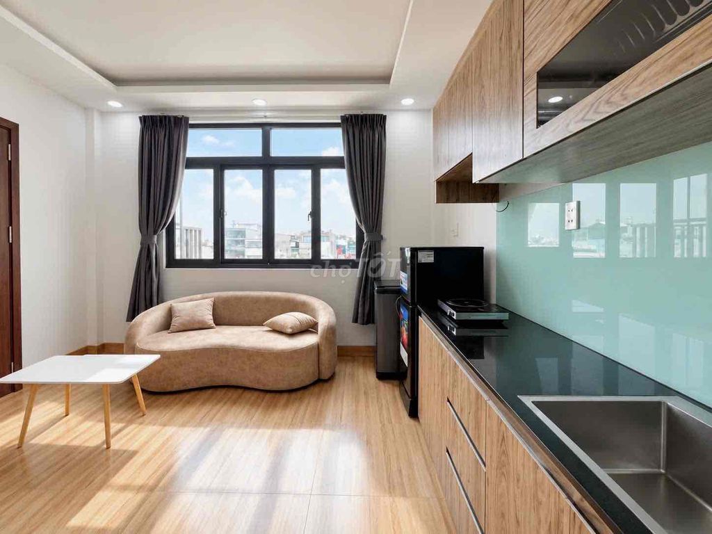 Window studio - wood interior to - O-o-o-o-o-o