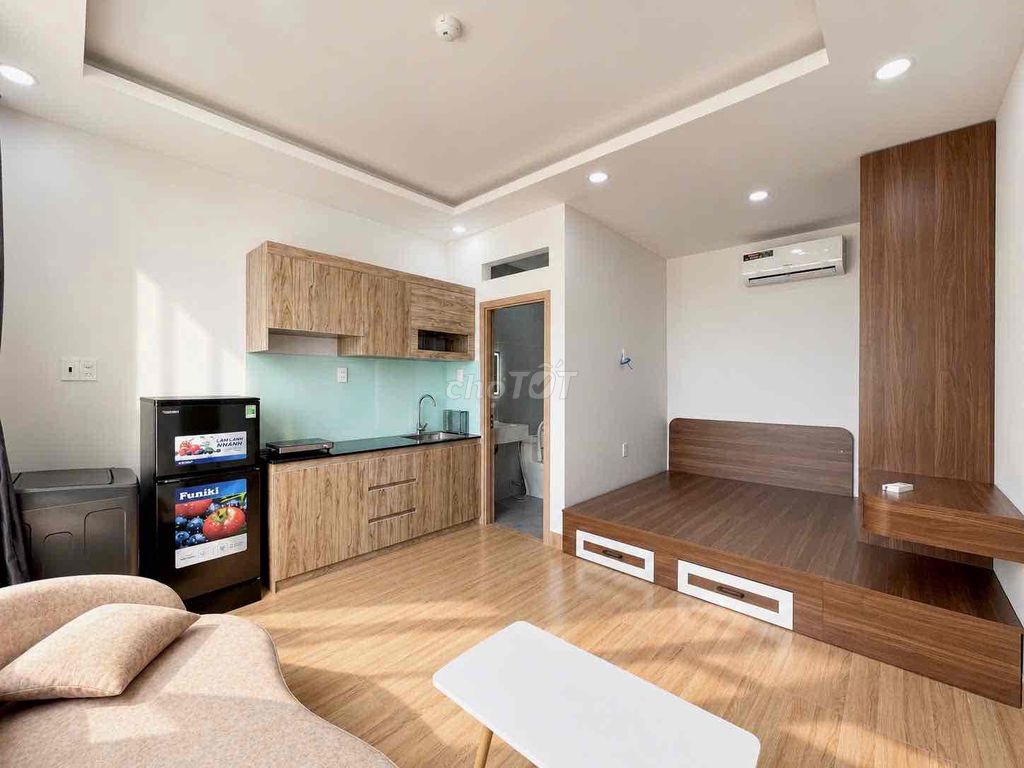 Window studio - wood interior to - O-o-o-o-o-o