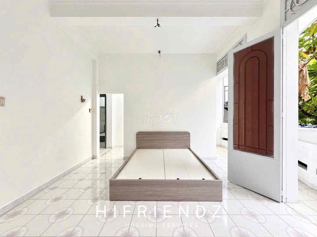 The low-priced balcony room opposite etown Cộng Hoà, Tân Bình