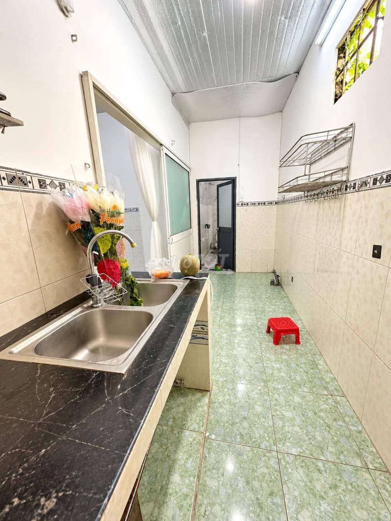 Linh Trung Hotel, no house guests.
