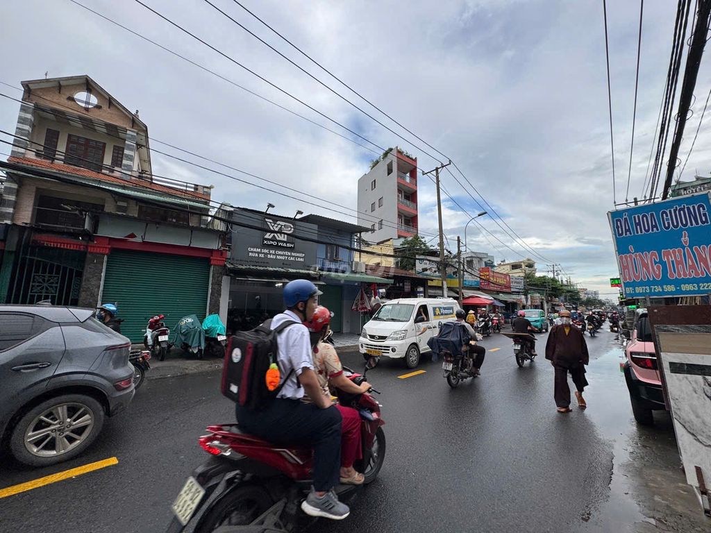 Rent 1 Tô Hiệu 20 x 40 ground clear of the superspot