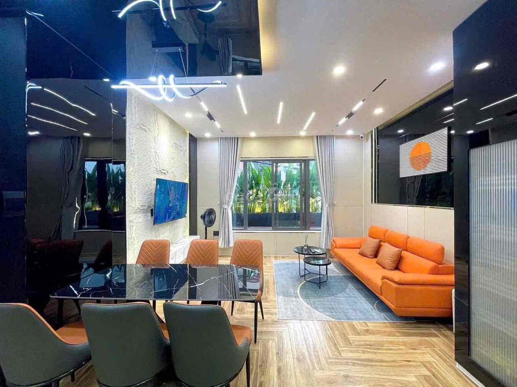 Nice new home, 82th alley.