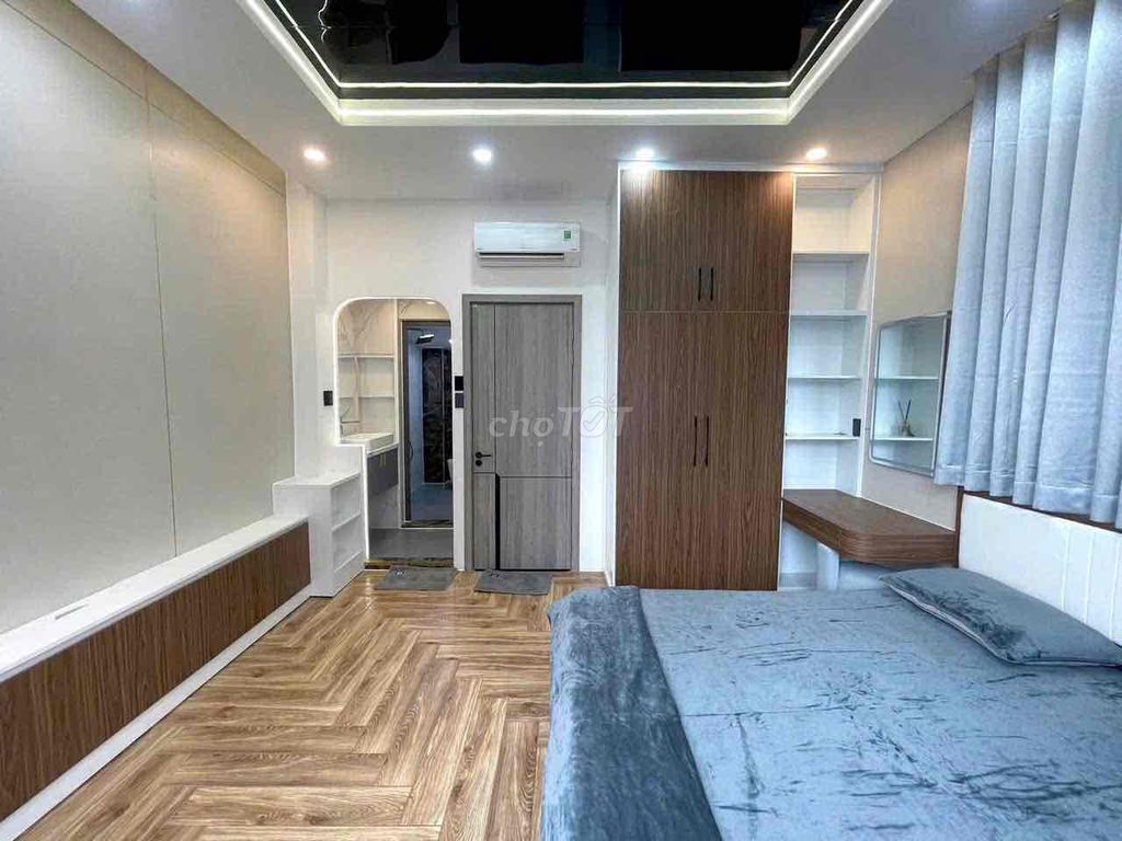 Nice new home, 82th alley.