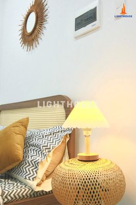 Nguyễn Văn Lượng studio -- nice location, full interior drops to 500 K right now.